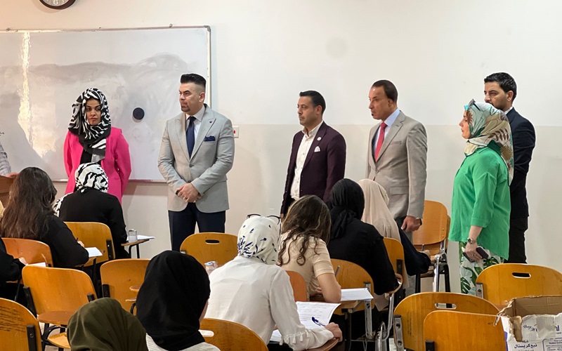 السيد رئيس جامعة كركوك (أ.م. عمران جمال حسن) يتفقد امتحانات كلية التربية الأساسية